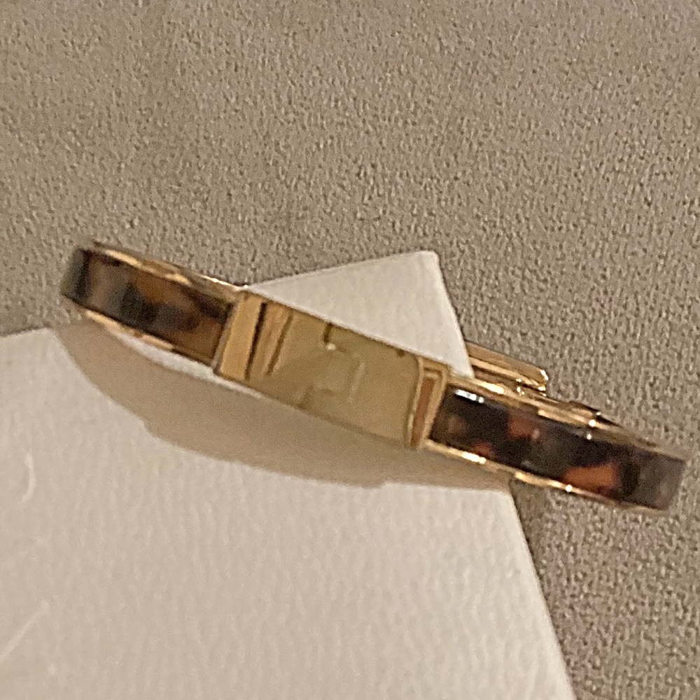 Michael Kors Heritage Buckle Hinged Bangle - Picture 5 of 11